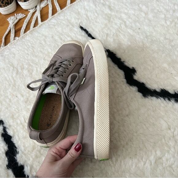 Cariuma Oca Low Grey Canvas Sneakers - Picture 8 of 13